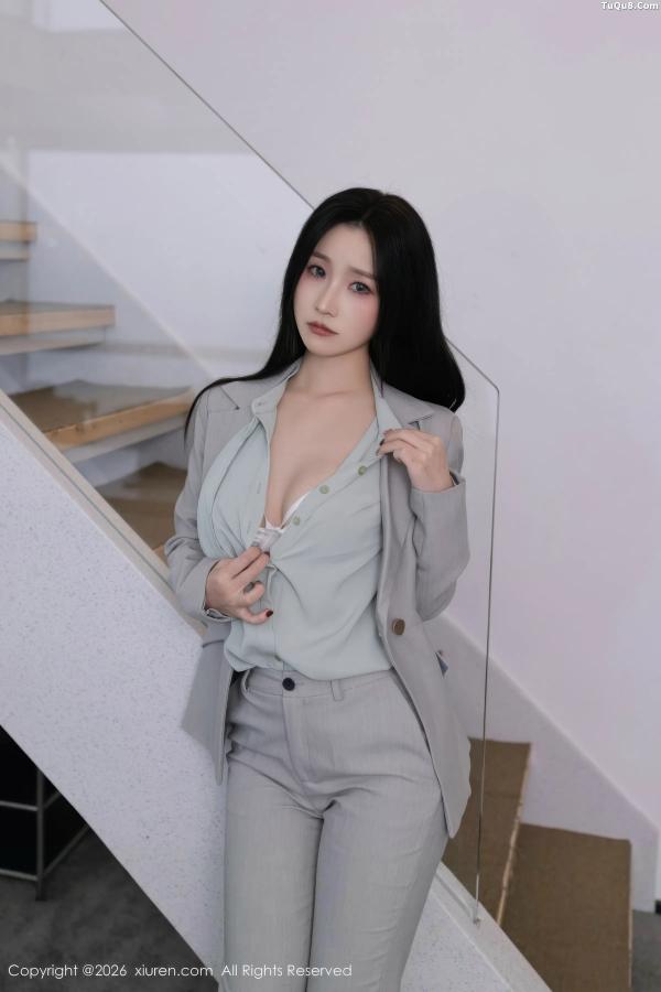  [XiuRen]高清写真图 2026.01.28 No.11285 杏子Yada 性感OL服饰第16张图片